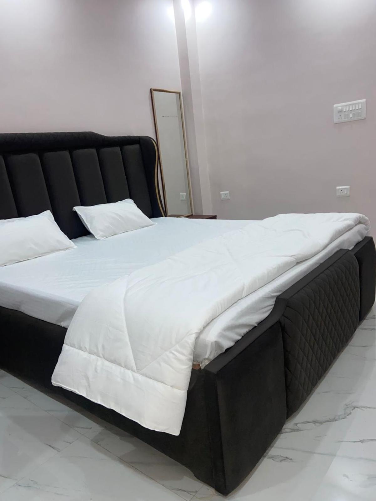Nirmal Niwas Hotel Varanasi Exterior photo